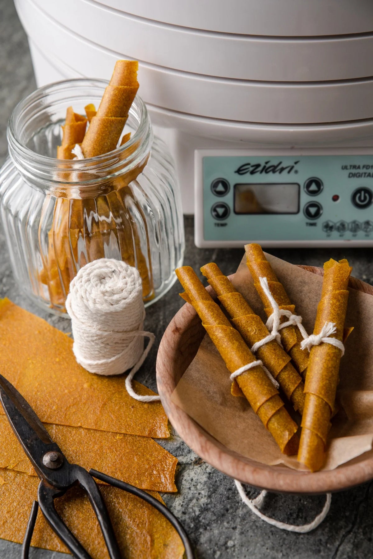 Apple, Turmeric and Cinnamon Roll-ups
