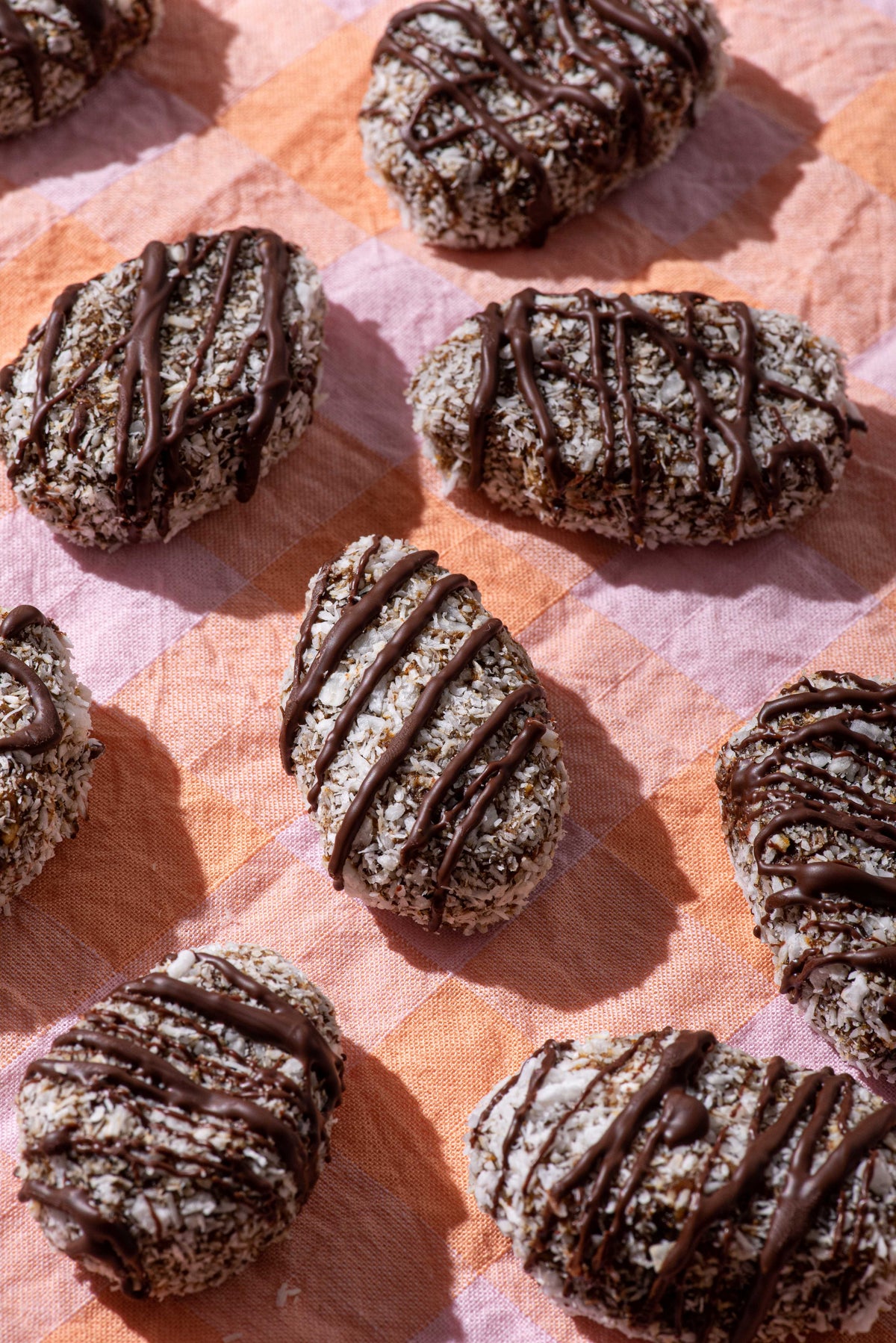 Karottenkuchen Bliss Balls (Osterei-Form)