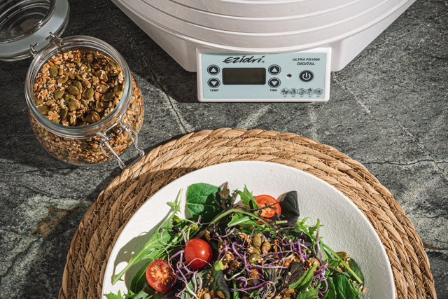 Herzhafter aktivierter Saaten-Salat-Topping